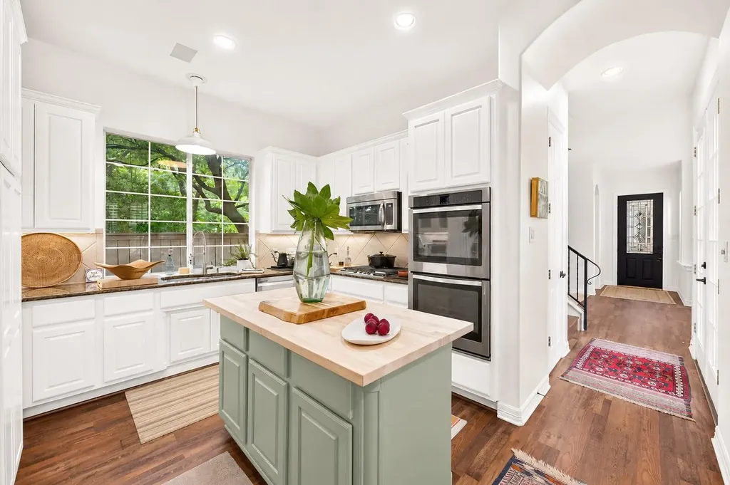3816 Gaines Court Austin TX 78735