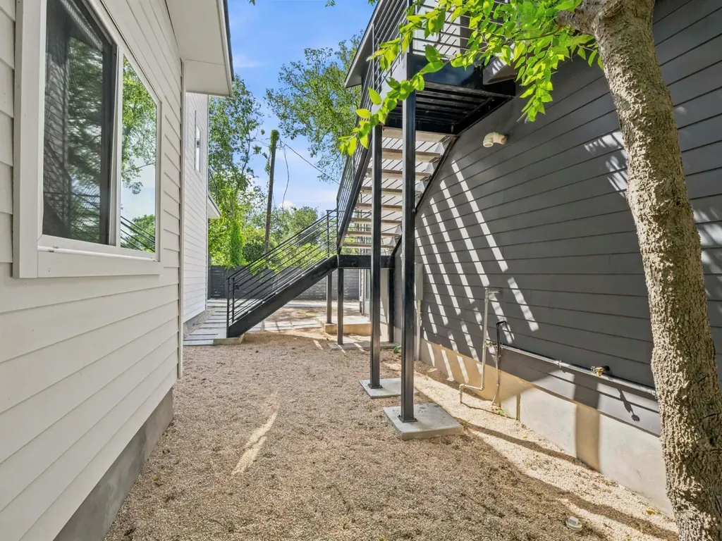1106 S Meadows Drive SW Austin TX 78758