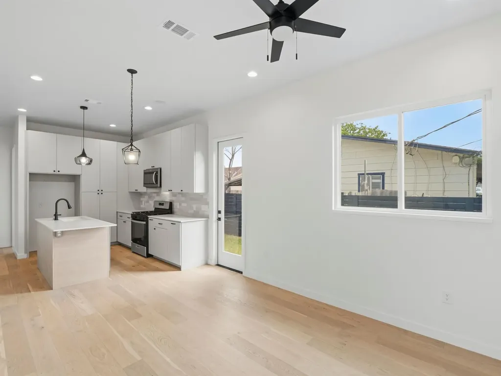 1106 S Meadows Drive SW Austin TX 78758