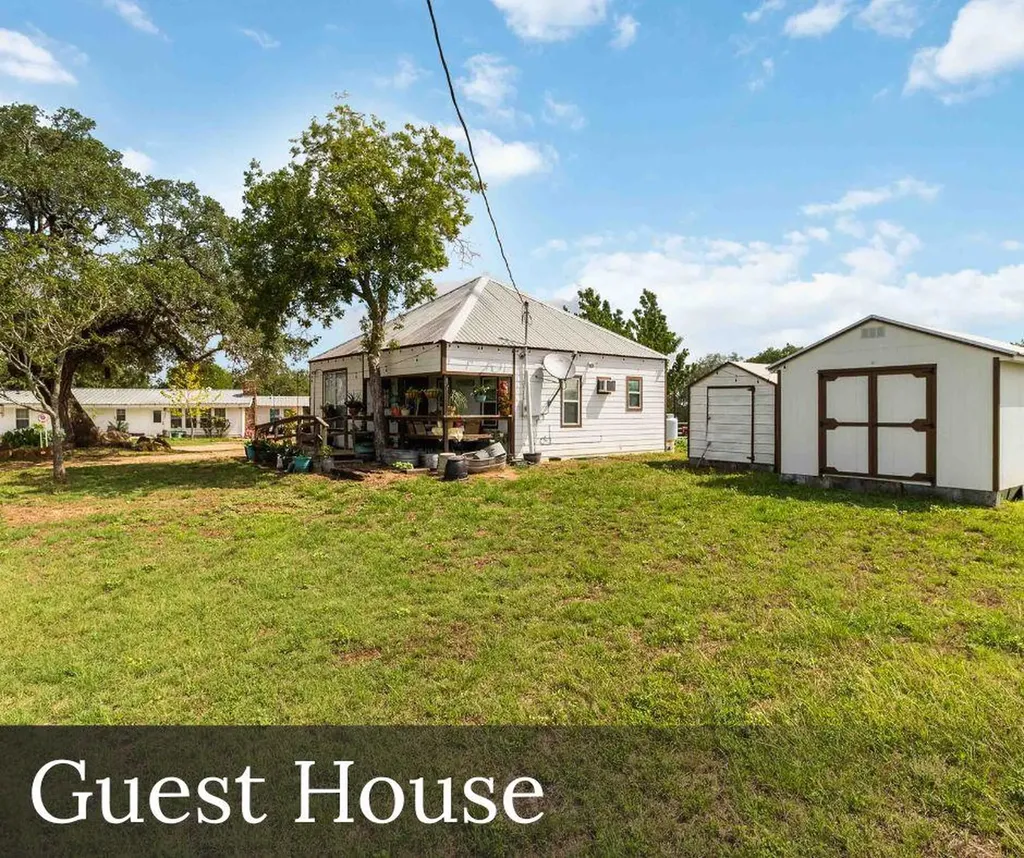 227 Henderson Lane Lockhart TX 78644