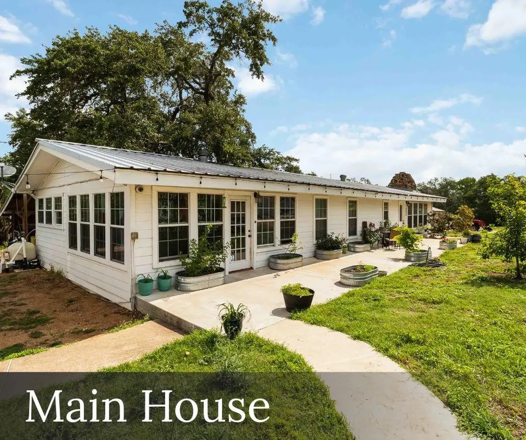 227 Henderson Lane Lockhart TX 78644