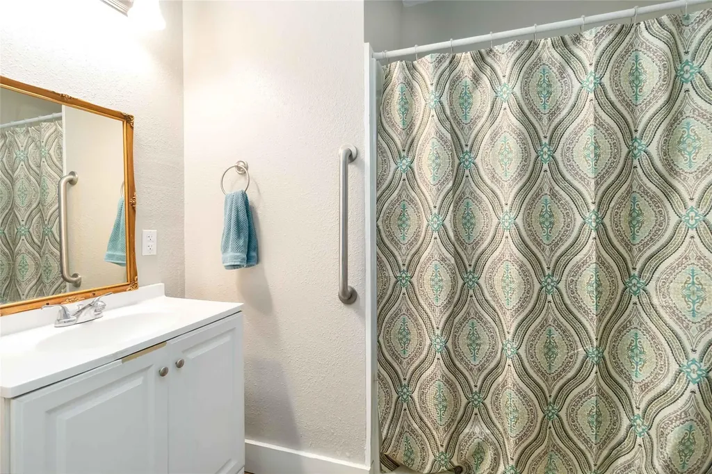 227 Henderson Lane Lockhart TX 78644