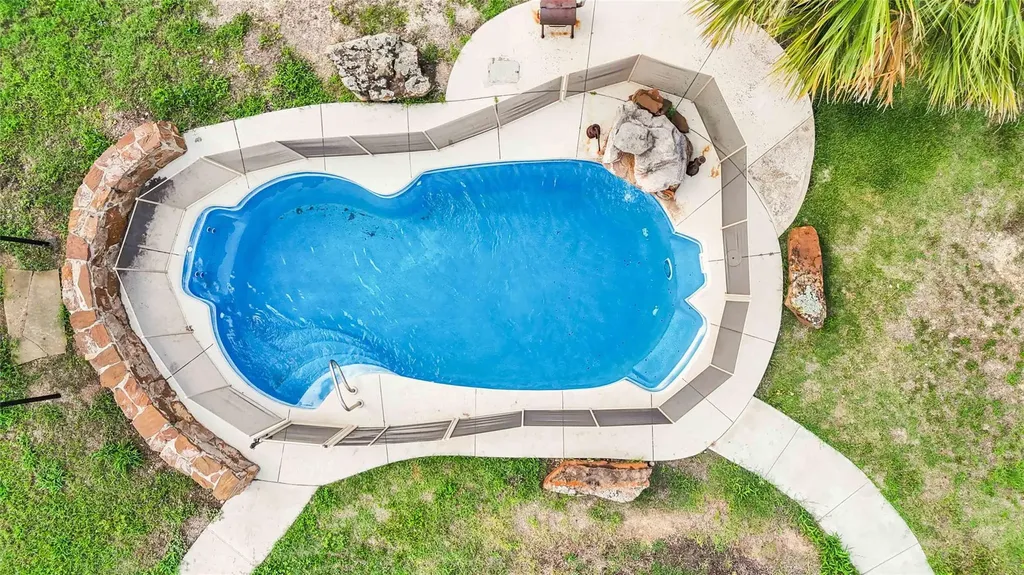 227 Henderson Lane Lockhart TX 78644