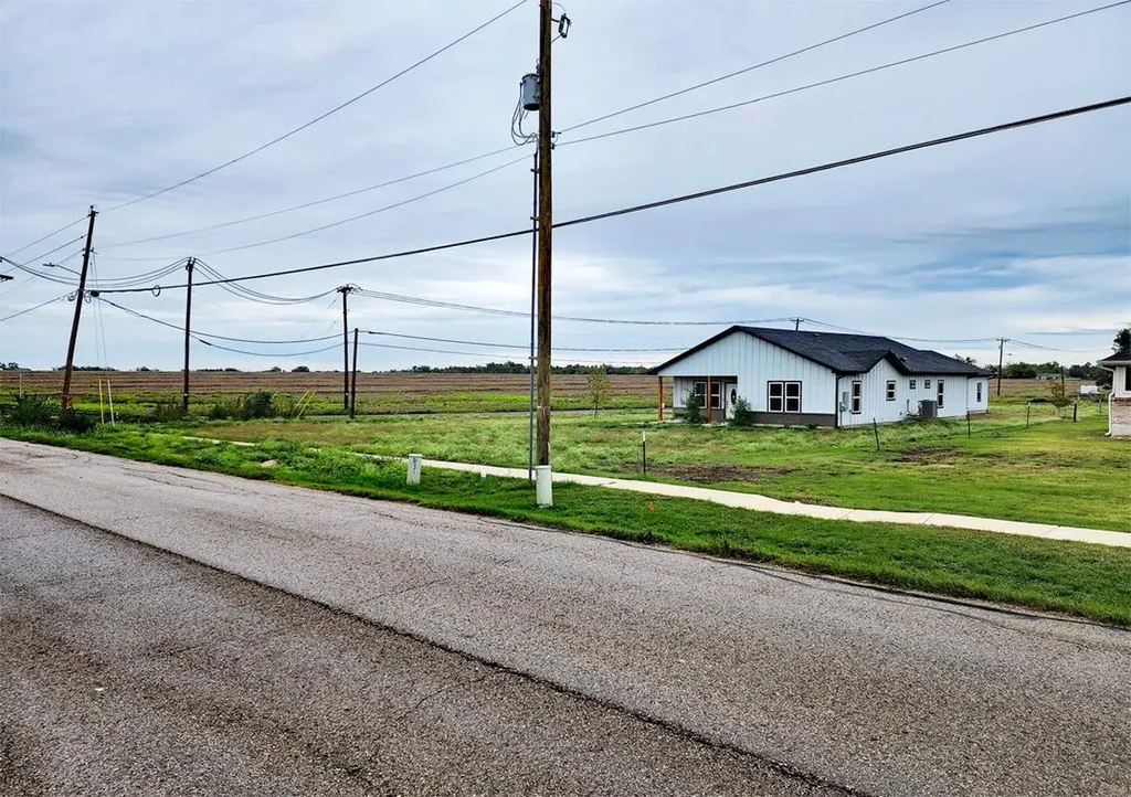 1411 Old Thorndale Road Taylor TX 76574