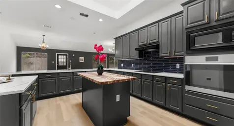 2527 Crenshaw Drive Round Rock TX 78664