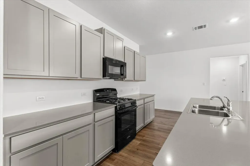 167 Jeffers Kyle TX 78640