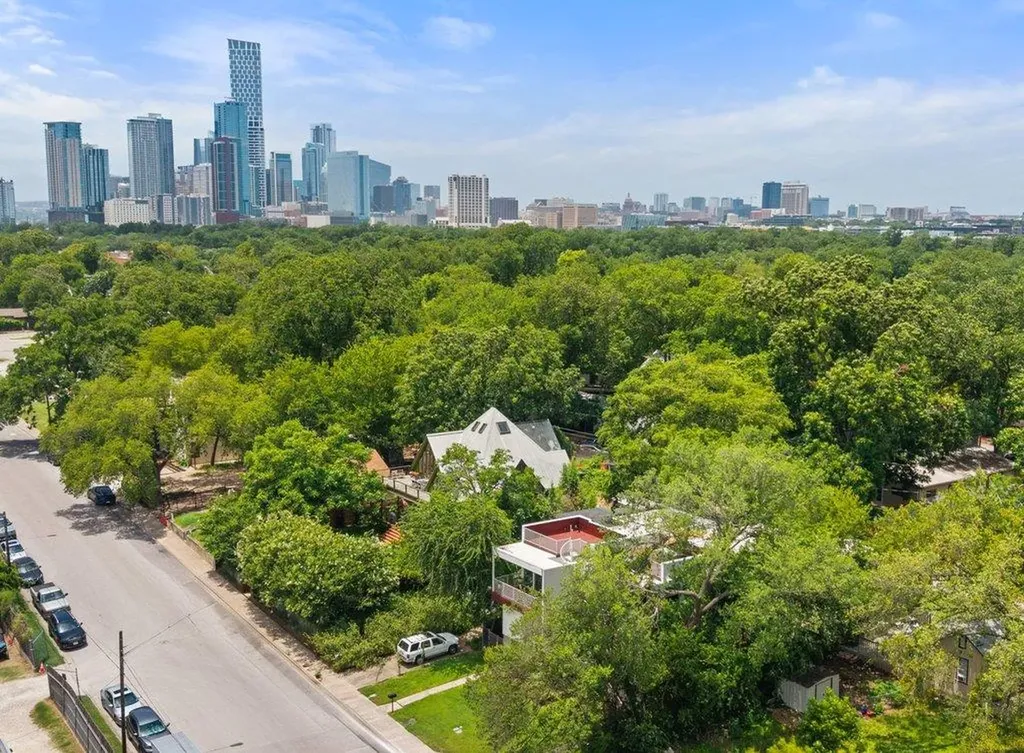 2016 Jesse E Segovia Street Austin TX 78702