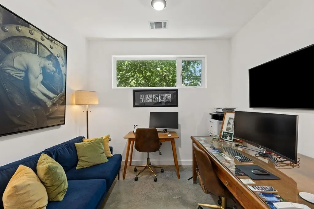 2016 Jesse E Segovia Street Austin TX 78702