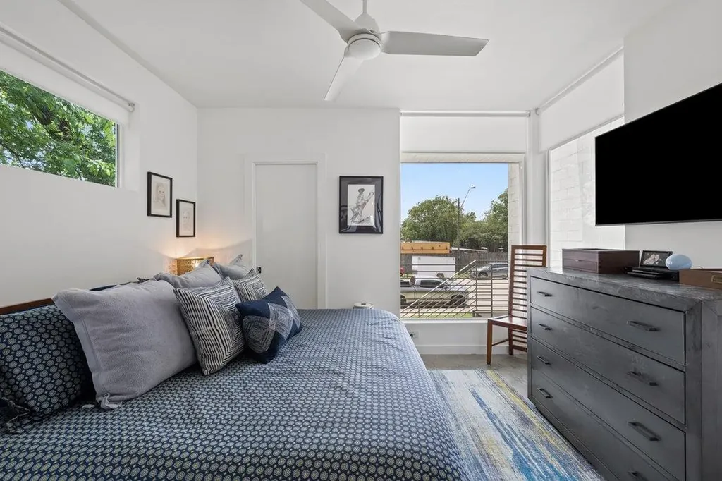 2016 Jesse E Segovia Street Austin TX 78702