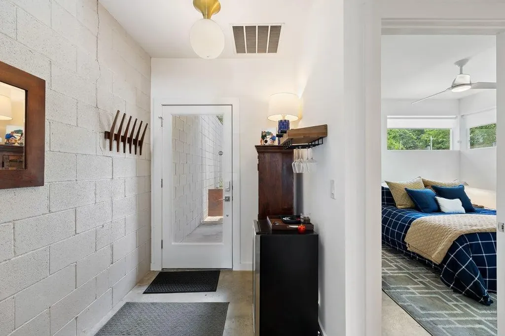 2016 Jesse E Segovia Street Austin TX 78702
