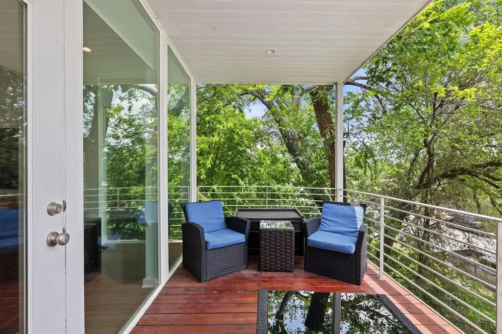 2016 Jesse E Segovia Street Austin TX 78702