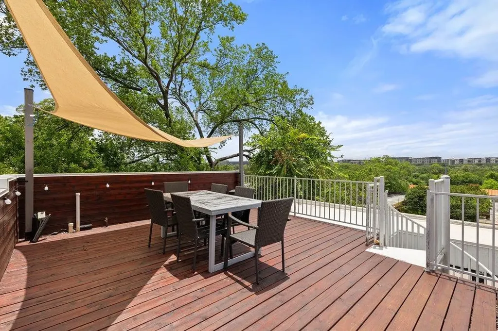 2016 Jesse E Segovia Street Austin TX 78702