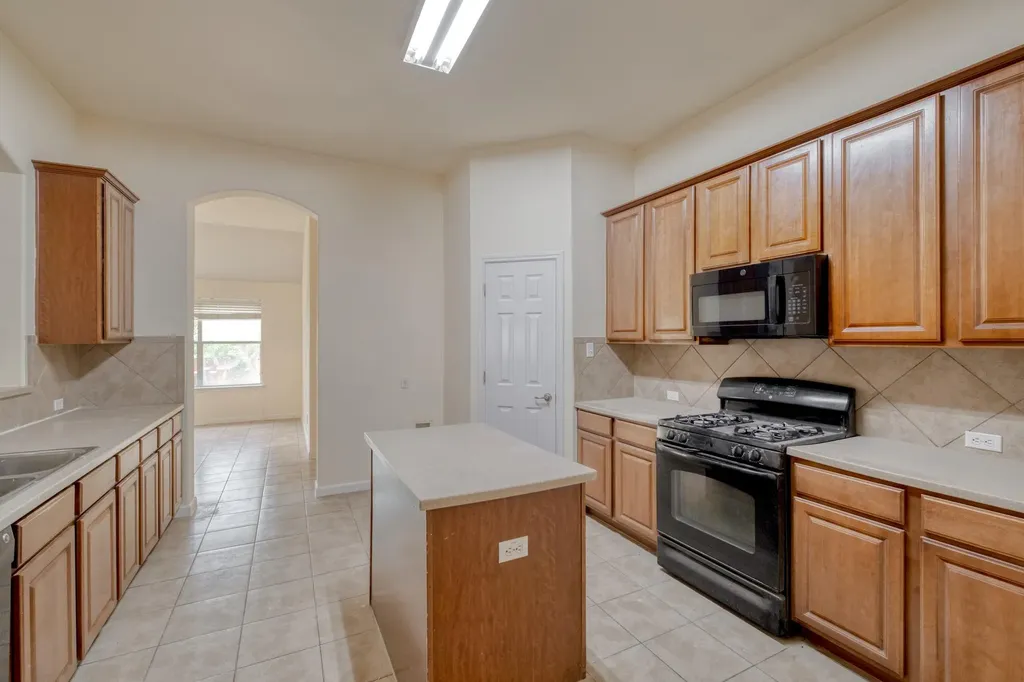 4499 Heritage Well Lane Round Rock TX 78665