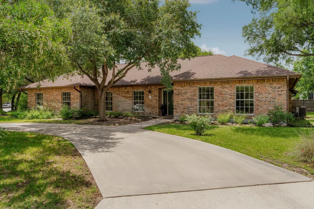 400 Hackberry Street Lockhart TX 78644