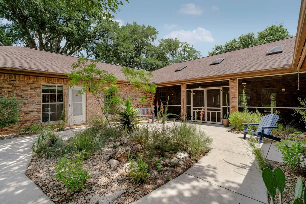 400 Hackberry Street Lockhart TX 78644