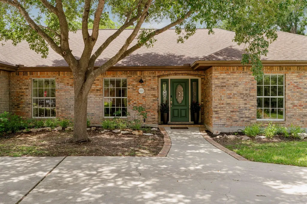 400 Hackberry Street Lockhart TX 78644