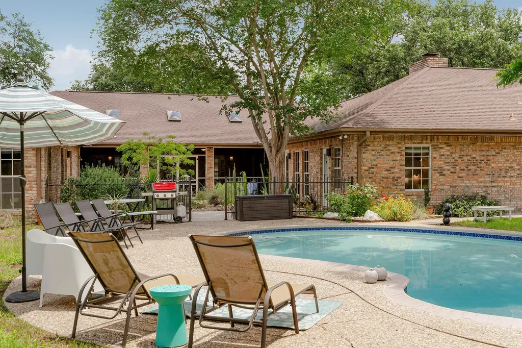 400 Hackberry Street Lockhart TX 78644
