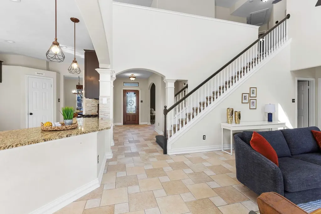 7024 Thistle Hill Way Austin TX 78754