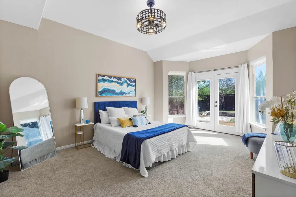 7024 Thistle Hill Way Austin TX 78754