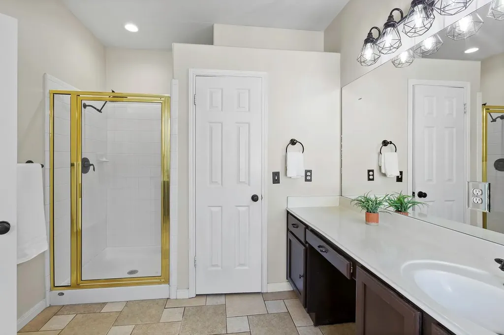 7024 Thistle Hill Way Austin TX 78754
