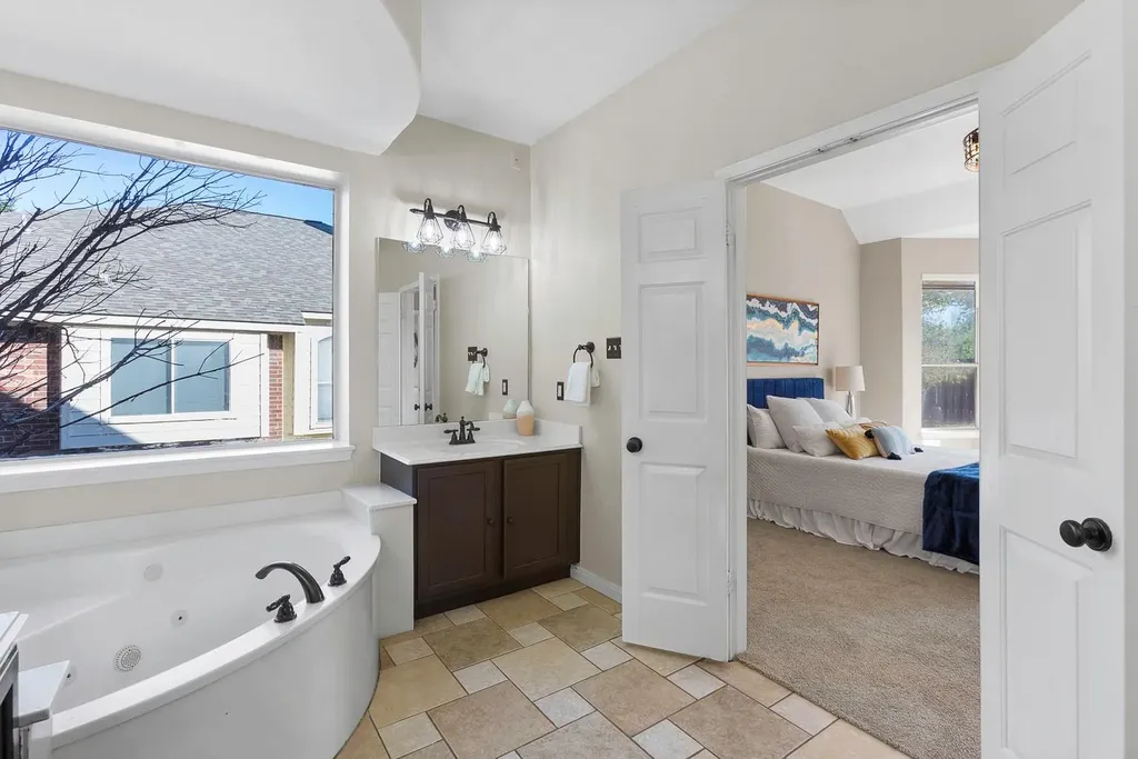 7024 Thistle Hill Way Austin TX 78754