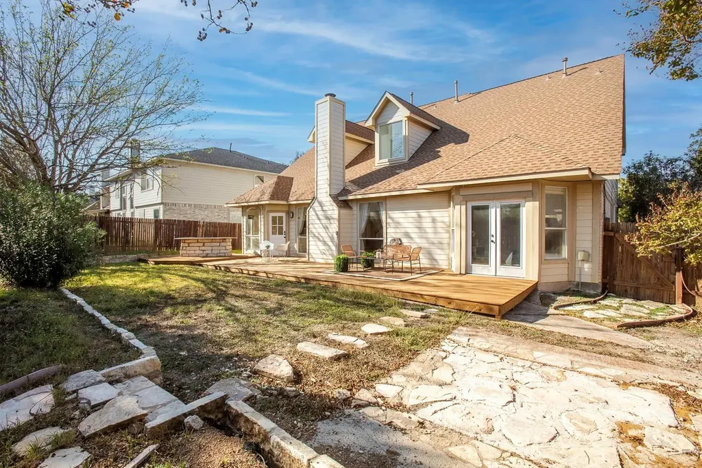 7024 Thistle Hill Way Austin TX 78754