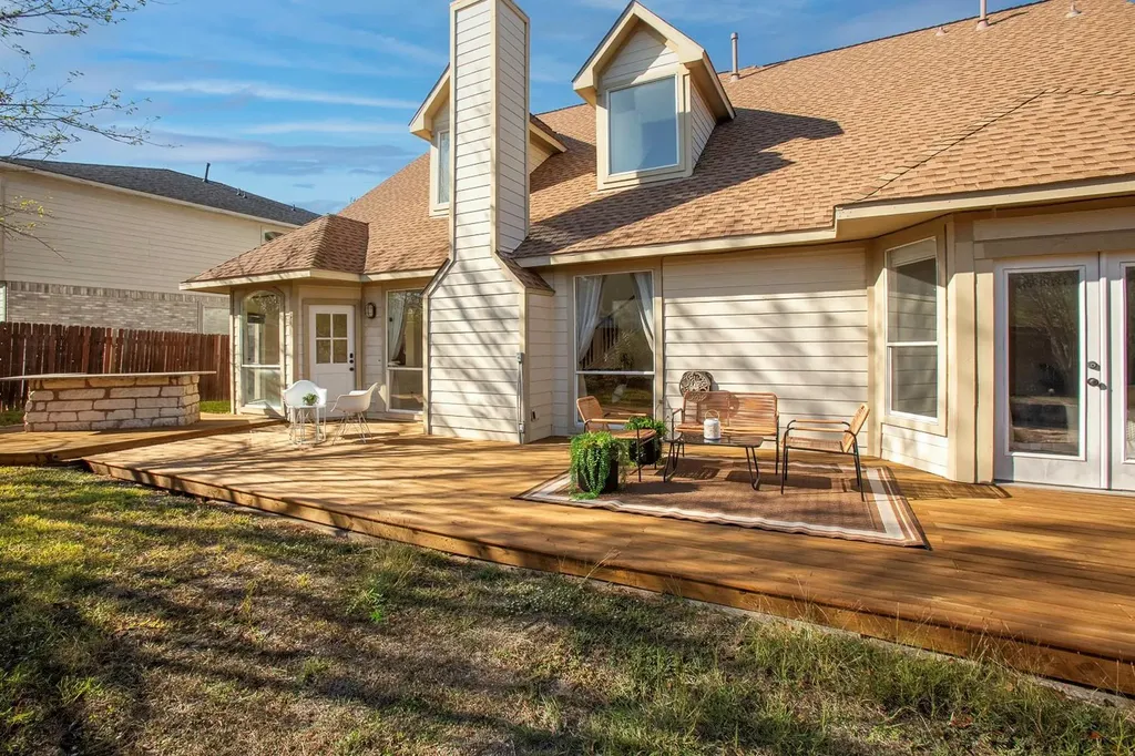 7024 Thistle Hill Way Austin TX 78754