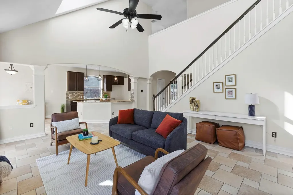 7024 Thistle Hill Way Austin TX 78754