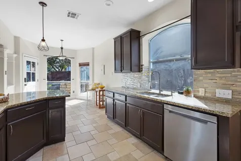 7024 Thistle Hill Way Austin TX 78754