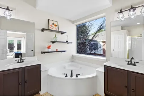 7024 Thistle Hill Way Austin TX 78754