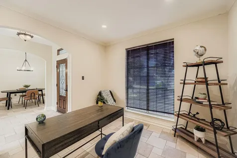 7024 Thistle Hill Way Austin TX 78754
