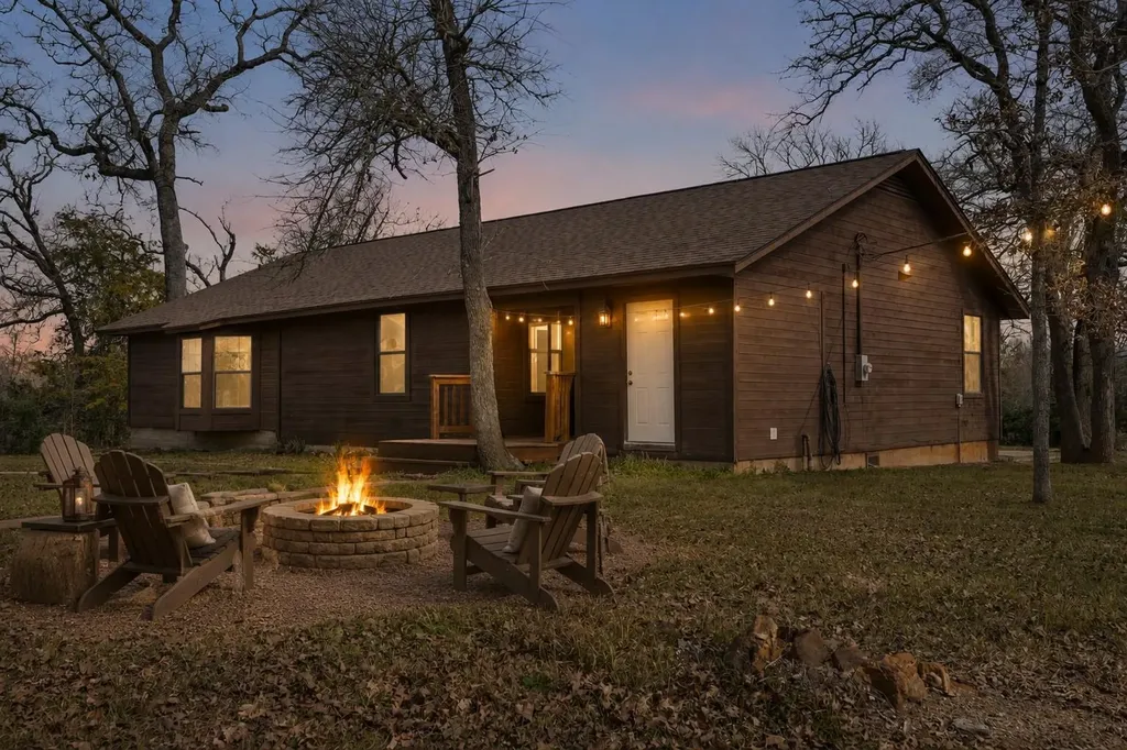 1949 County Road 347 Loop Gause TX 77857