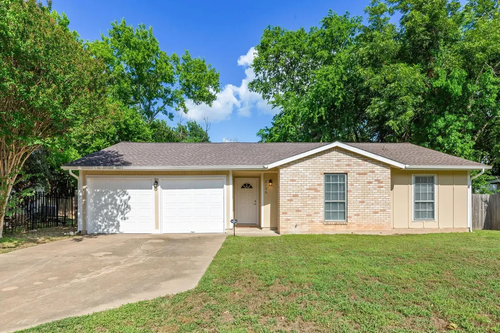 2106 Ponciana Loop Austin TX 78744