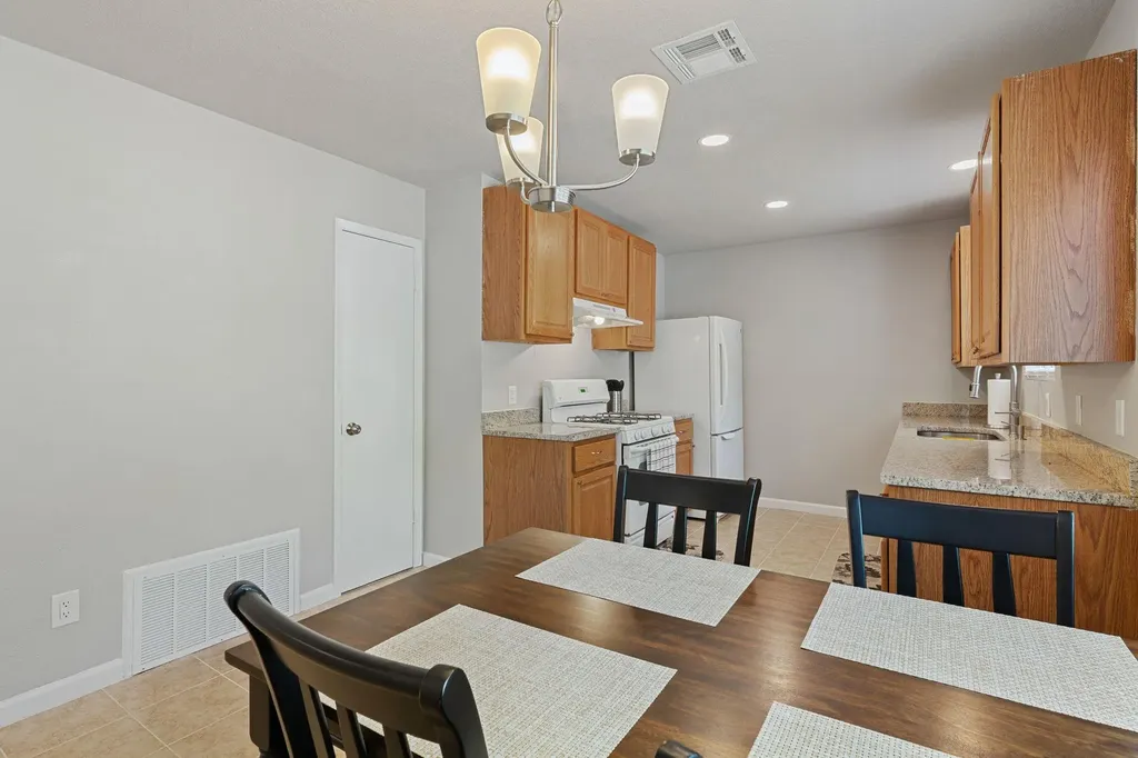 2106 Ponciana Loop Austin TX 78744