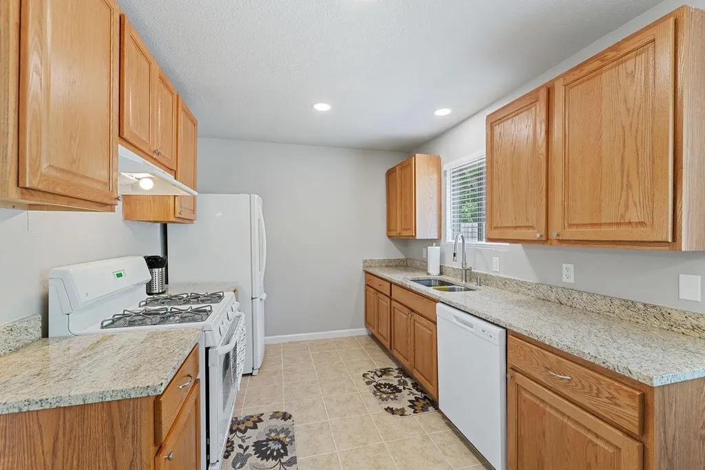 2106 Ponciana Loop Austin TX 78744