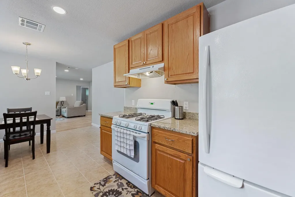 2106 Ponciana Loop Austin TX 78744
