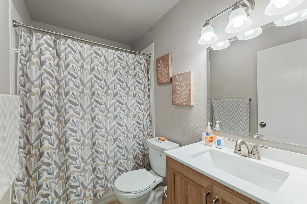 2106 Ponciana Loop Austin TX 78744