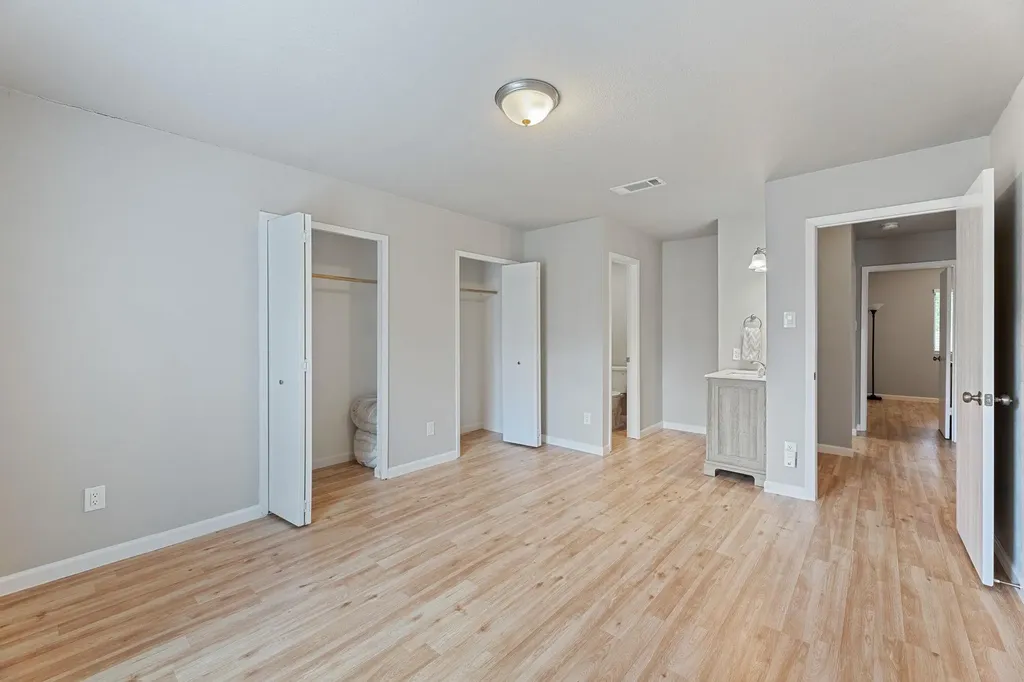 2106 Ponciana Loop Austin TX 78744