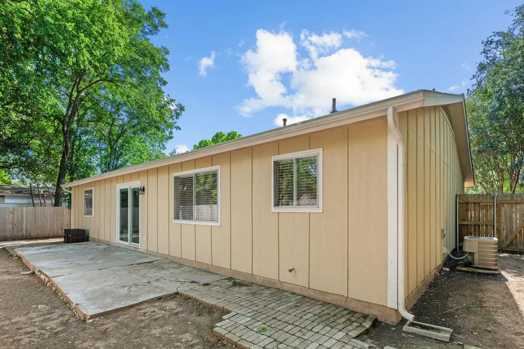 2106 Ponciana Loop Austin TX 78744