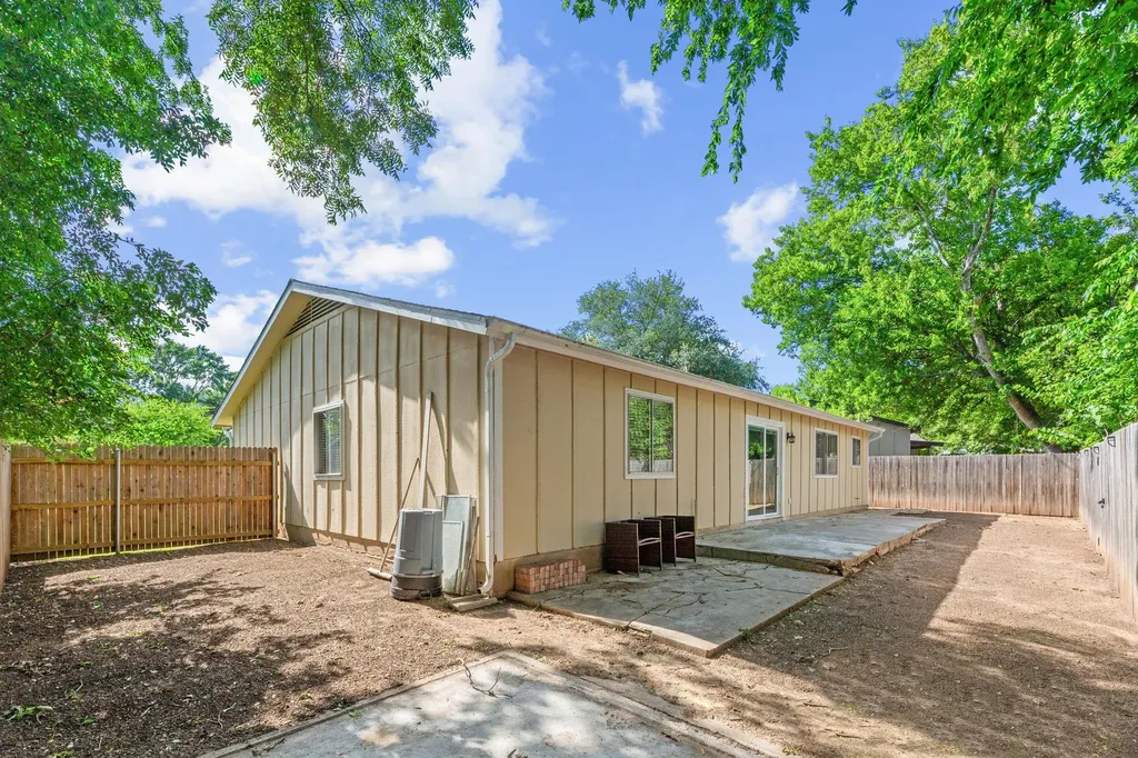 2106 Ponciana Loop Austin TX 78744