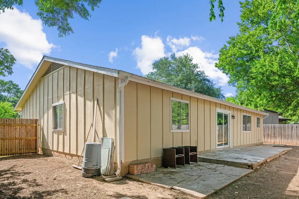2106 Ponciana Loop Austin TX 78744