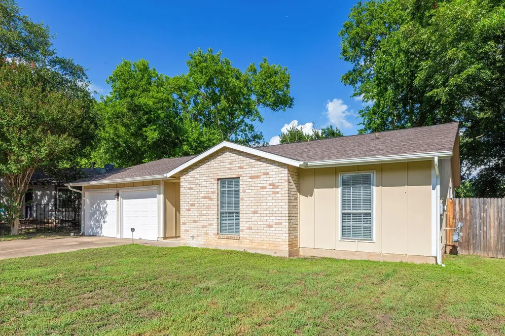 2106 Ponciana Loop Austin TX 78744