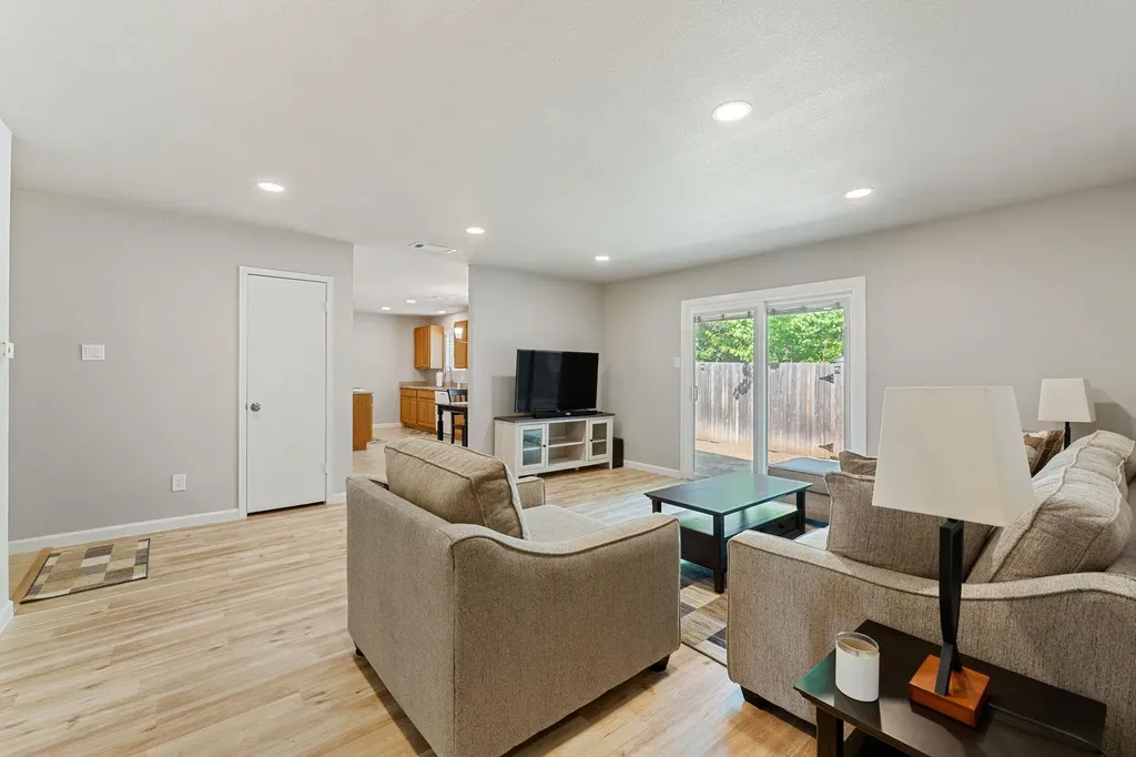 2106 Ponciana Loop Austin TX 78744