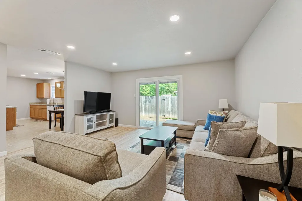 2106 Ponciana Loop Austin TX 78744