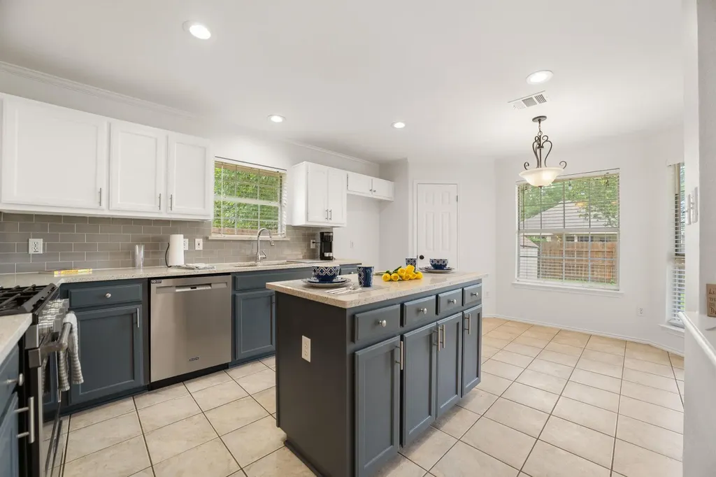 1106 Woodview Drive Leander TX 78641