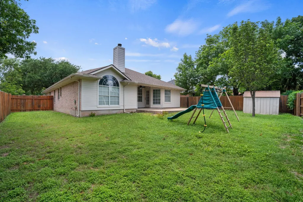 1106 Woodview Drive Leander TX 78641
