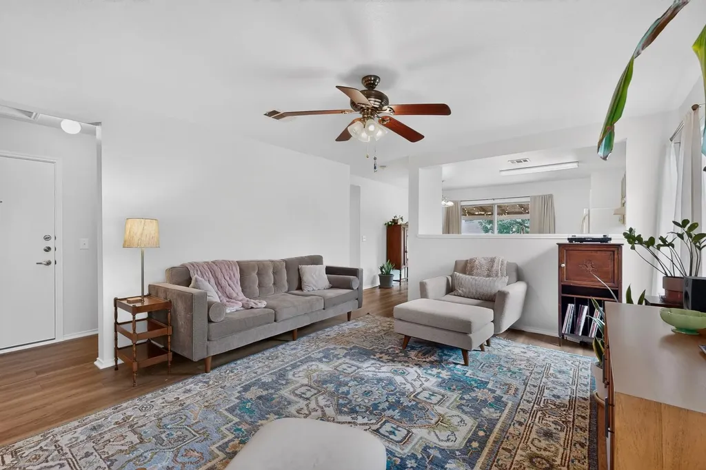 4701 Cypress Bend Austin TX 78744