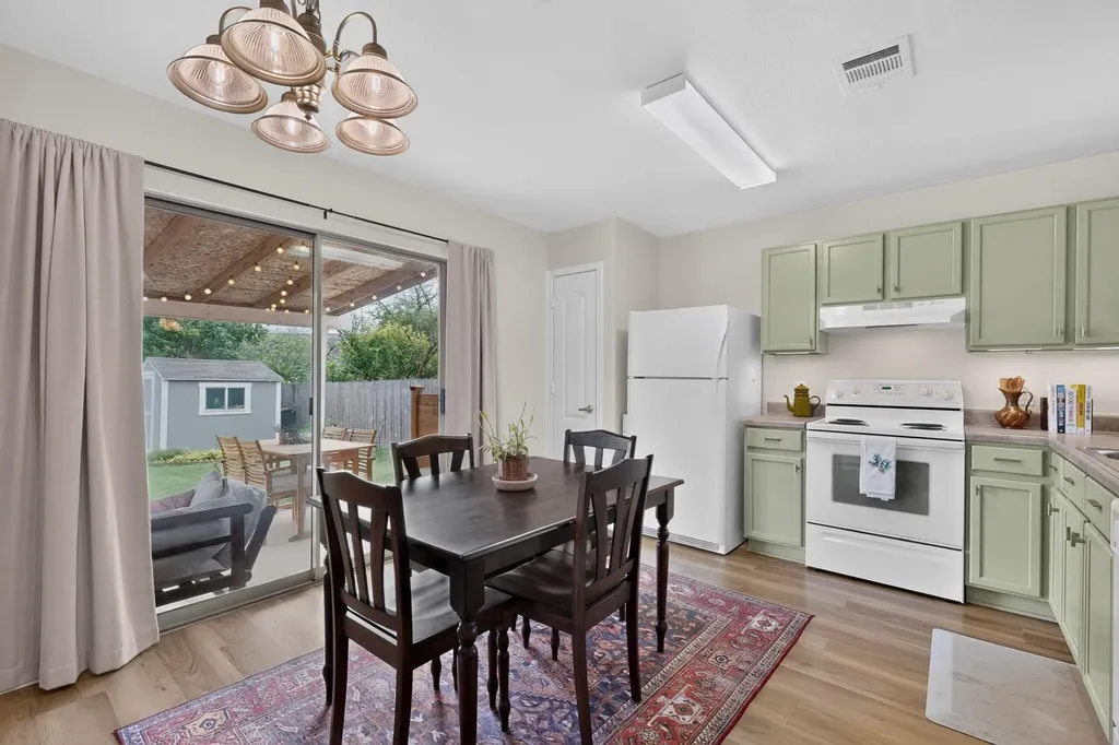 4701 Cypress Bend Austin TX 78744