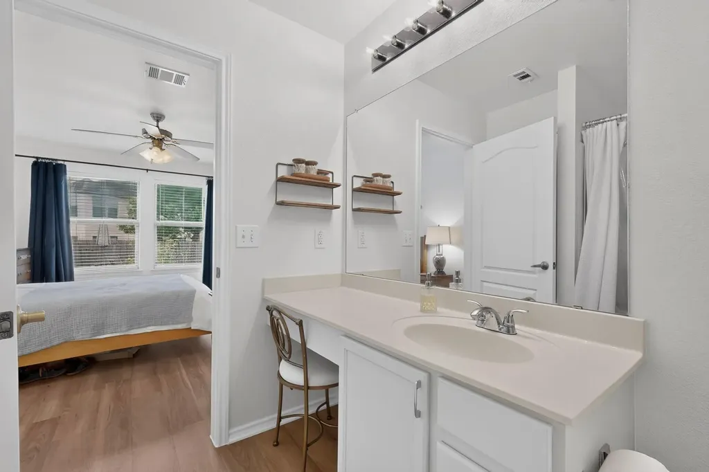 4701 Cypress Bend Austin TX 78744