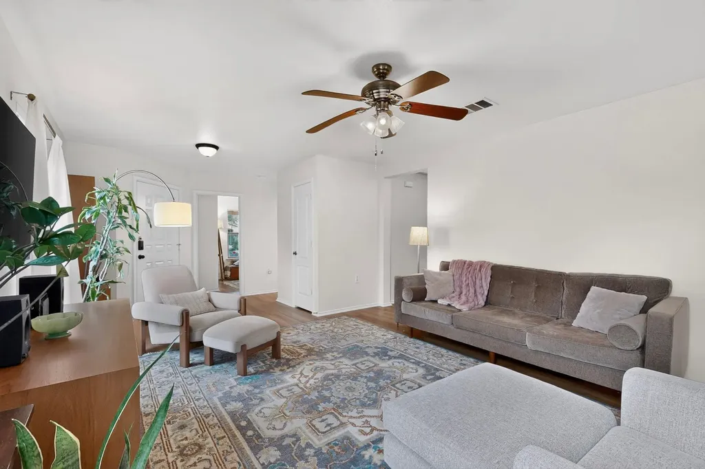 4701 Cypress Bend Austin TX 78744